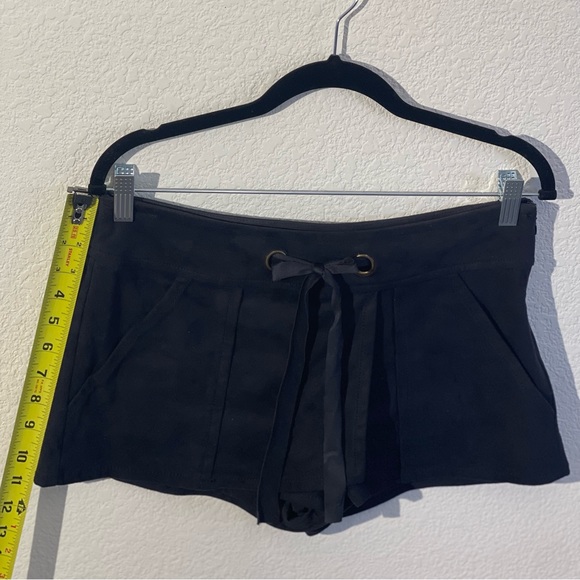 Guess Faux Sueded Skort
Style #W42D55W5HZ0 - Picture 5 of 6